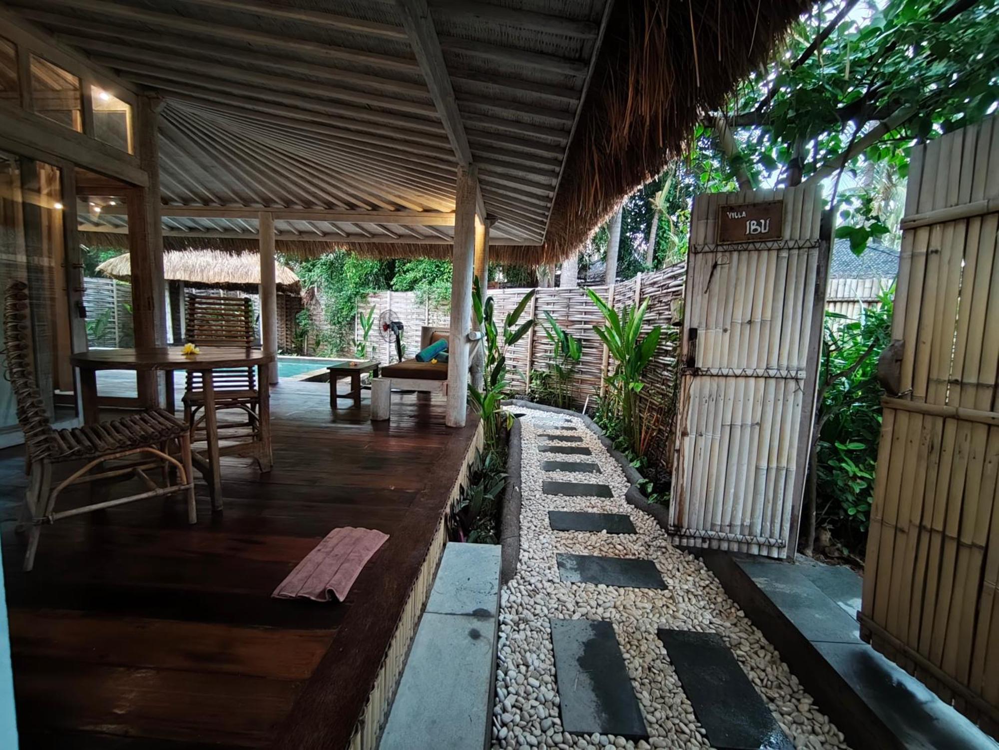 Villa Ibu Гили Траванган Экстерьер фото